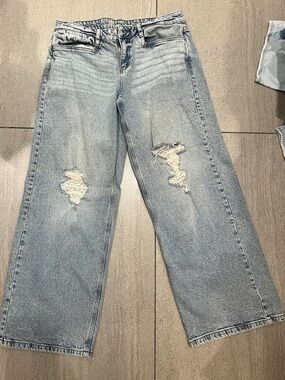 Light Wash Distressed Straight Leg Jeans